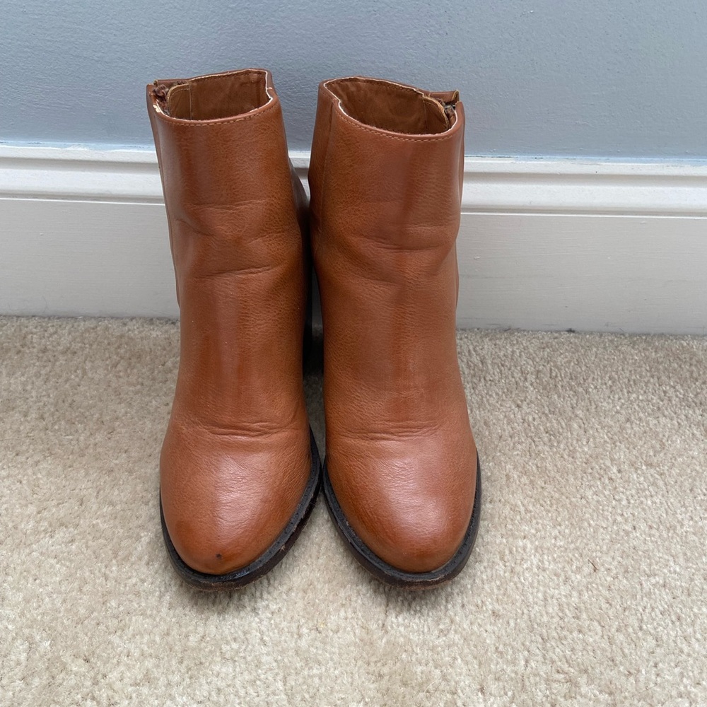 Good Condition Urban Outfitters Leather Healed Booties Size 8